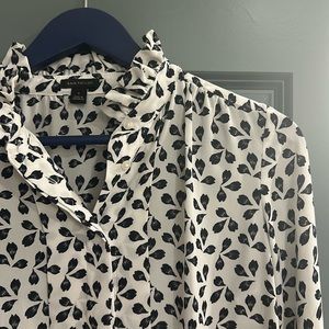 Ann Taylor ruffle collar blouse leaf print